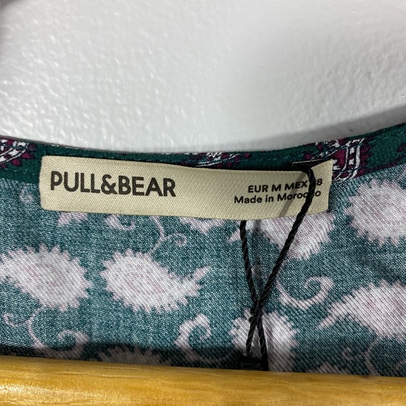 Pull and Bear Green V-neck Patterned Blouse Size Medium - Picture 2 of 5